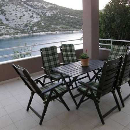 Apartments Ljubi Vinišće Zewnętrze zdjęcie