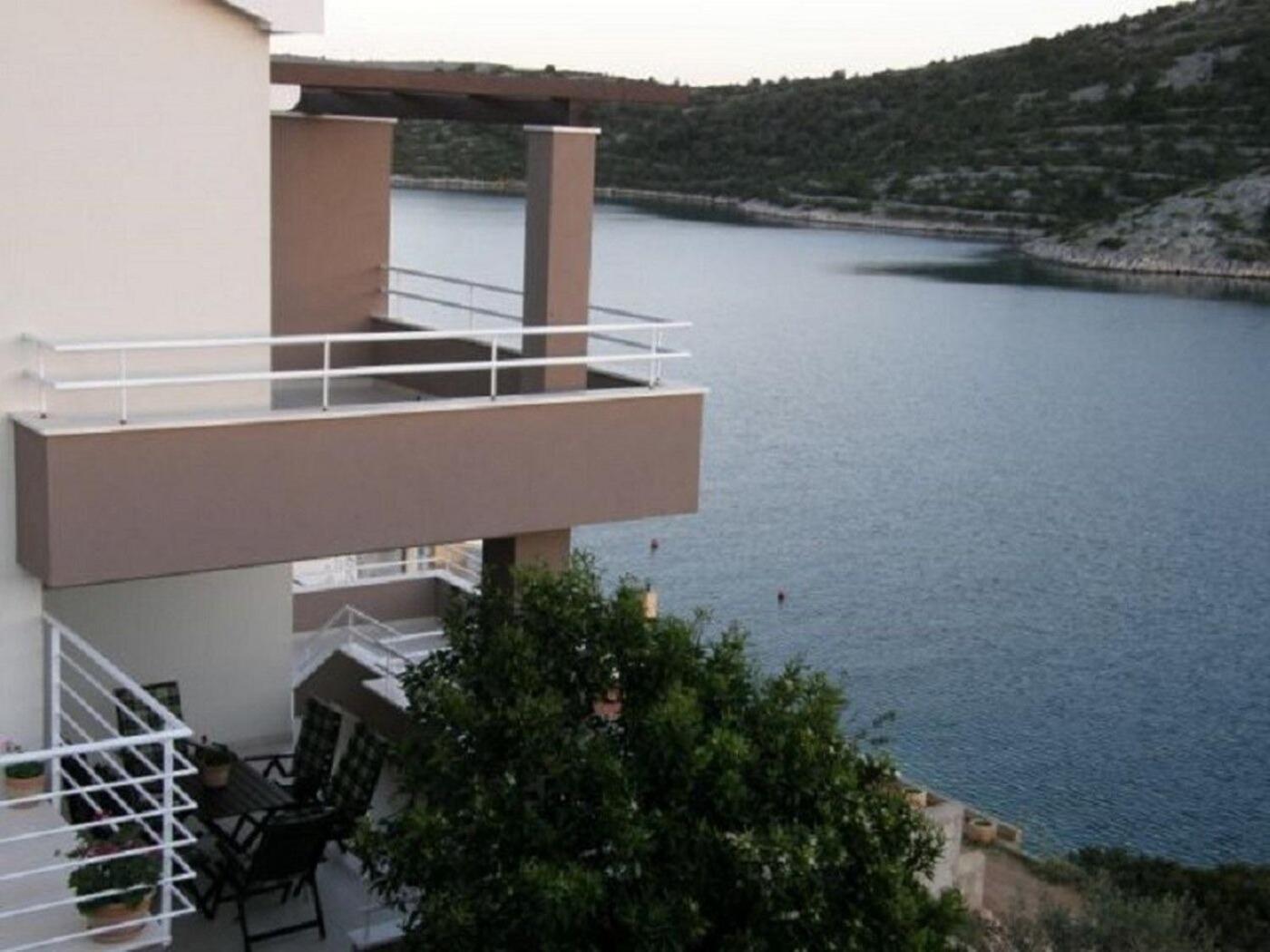 Apartments Ljubi Vinišće Zewnętrze zdjęcie