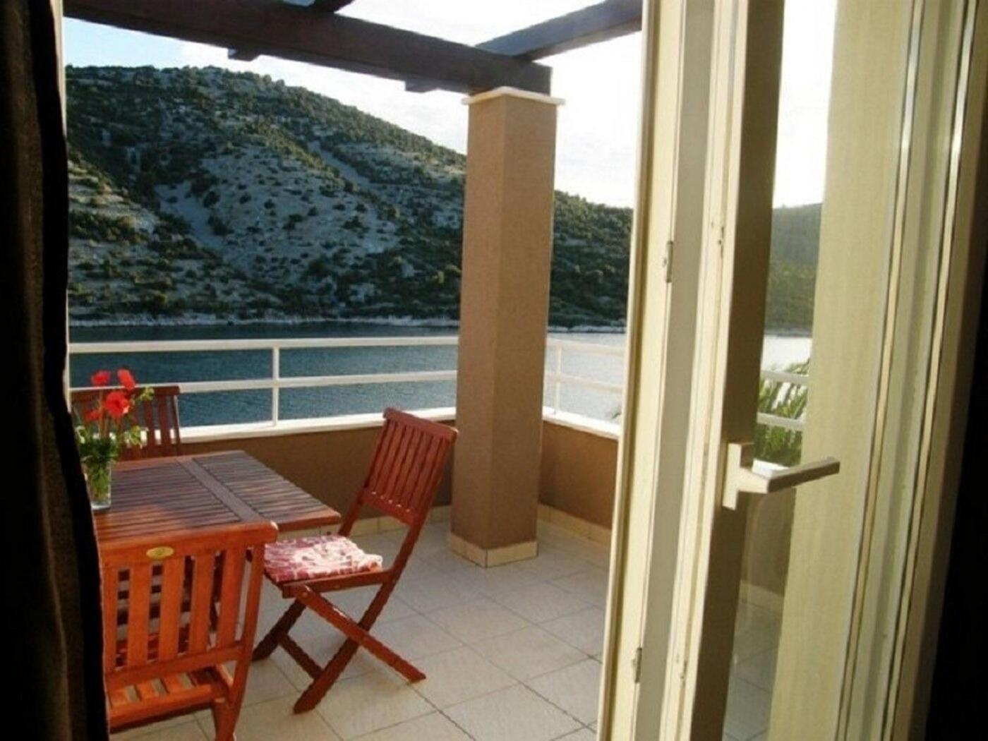 Apartments Ljubi Vinišće Zewnętrze zdjęcie